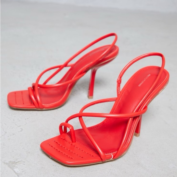 PrettyLittleThing Red PU Square Toe Loop Padded Side Strap Mid Heeled Sandals - Picture 4 of 7